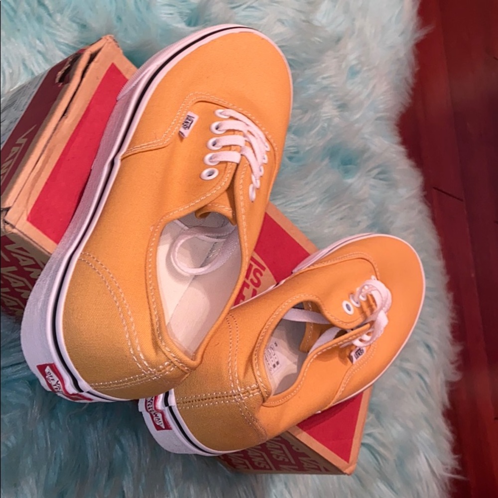 Yellow vans - Picture 3 of 4